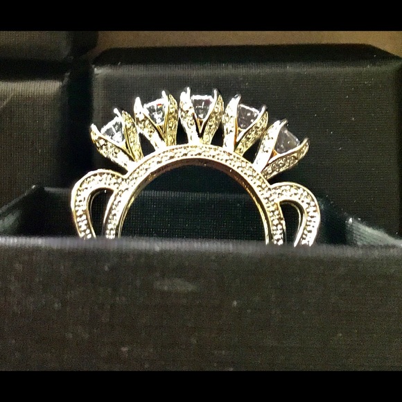 Ring 925 stamped with 5 large white stones NEW sets up high 6.5 /7 on - Picture 7 of 13